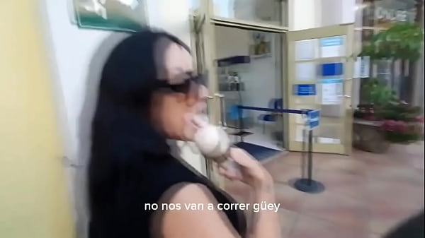 Fuimos por una nieve y vean que rico la succiona