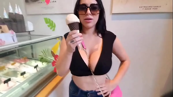 Fuimos por una nieve y vean que rico la succiona