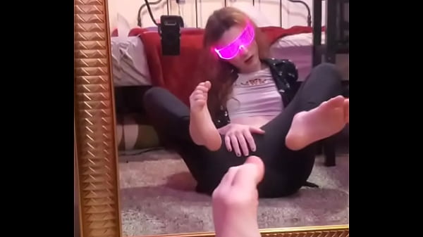 Yes master I'm a filthy foot gooner