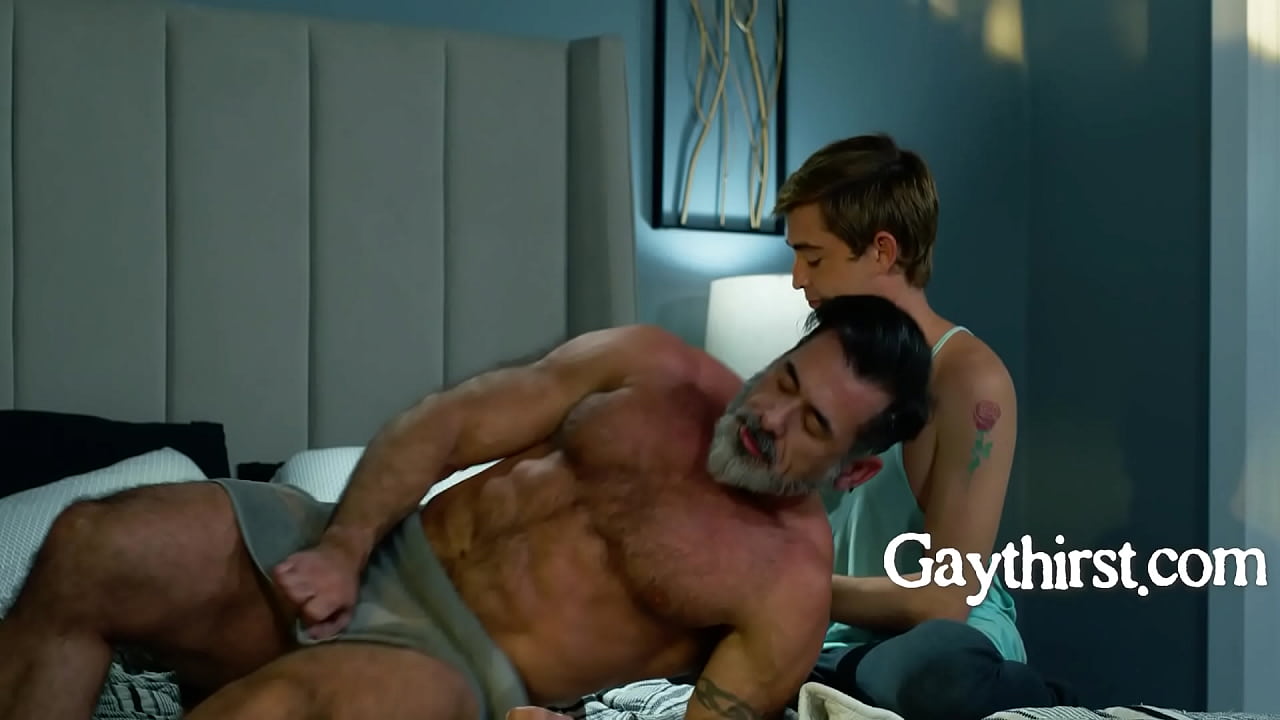 Frotando semen joven por todo su viejo amante con la esperanza de que extienda su vida
                    fantasy bareback hunk passionate beard anal sex older man cinematic big muscles old fucks young grayson lange gay story plot line lawson james high end production great acting buff dude muchos negros