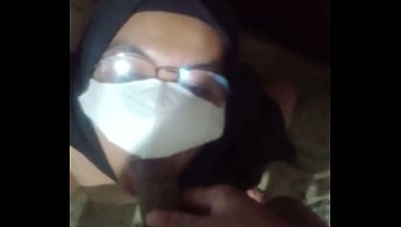 Download Video - Cewek Indonesia ngentot di kamar mandi sambil minum air kencing