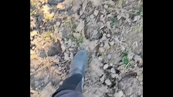 TRAILER : CAVALIÊRE SADIQUE - LÊCHE MES BOTTES SALES Mets toi à genou ...