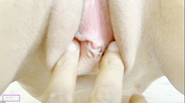 COME PUT IT IN MY PUSSY COME