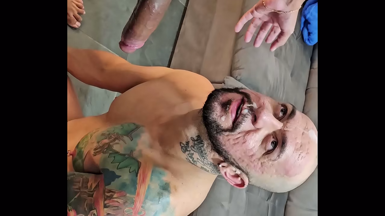 Mi vecino me pidió ducharse en mi casa porque su ducha se había roto, y al final aquello se convirtió en una orgía desenfrenada.
                    anal amateur brazil beauty gay bareback muchos negros