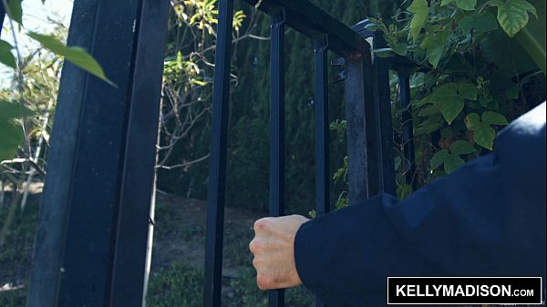 KELLY MADISON Fucking the Bug Man
