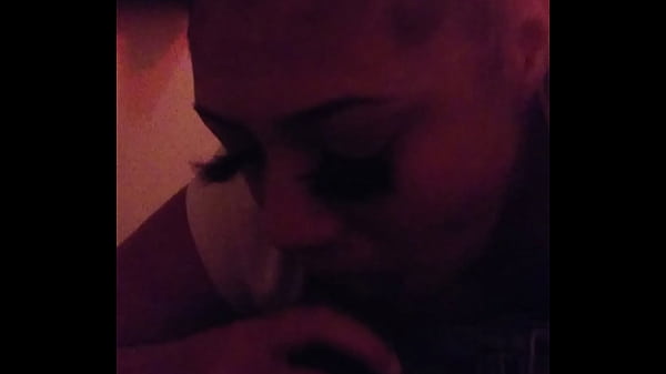 thumb redbone neck