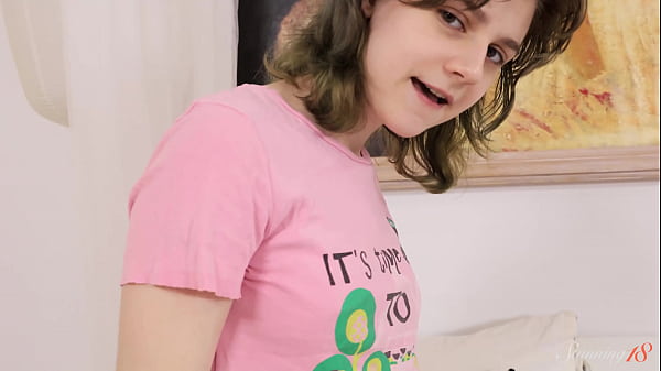 Download Video - Lil Tits Babe Skye Young Is Rubbing One Out Like A Slut&excl;