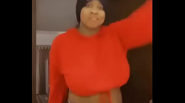 Beautiful girl twerking. Who is she? Do U know her name?
