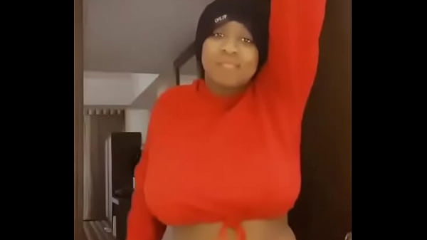 Beautiful girl twerking. Who is she? Do U know her name?
