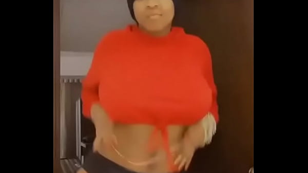 Beautiful girl twerking. Who is she? Do U know her name?