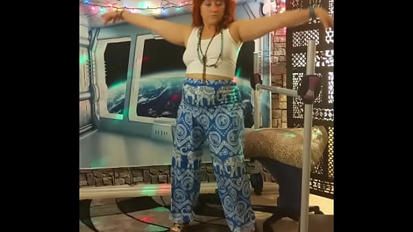 Hotwife Steffi bares her pussy