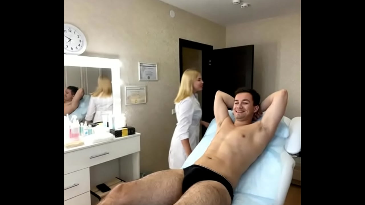 Revelaciones de una modelo rusa de webcam durante una depilación de cuerpo completo
                    blonde hot sexy milf fetish underwear talk interview cfnm wax waxing depilation procedure muchos negros