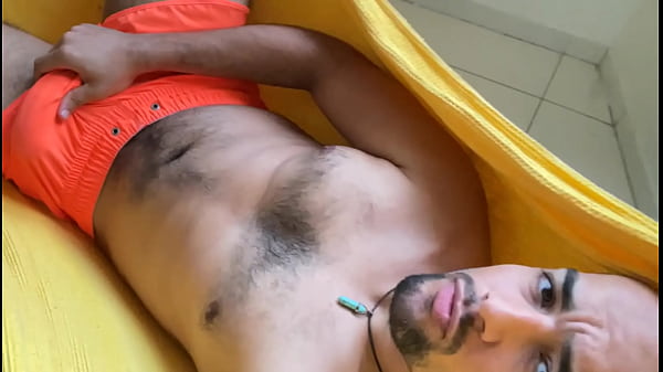 Tes&atilde;o Brasileiro gay masturbaste solo