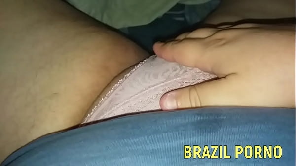 Download Video - BISEX SAFADO DE CALCINHA GOZANDO PINTO PEQUENO