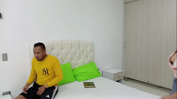 Download Video - MI HIJASTRA SE VISTE COMO UNA PERRA PARA SALIR CON SUS AMIGAS&comma; PERO LUEGO DE SEDUCIRME Y FOLLAR ACEPTO DEJARLA IR-1 parte-