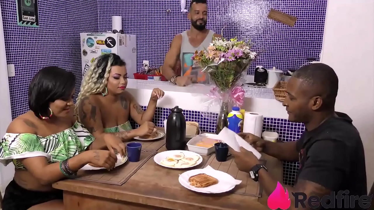 Hoxxxtel 69! ¡Dos amiguitos se ponen a follar con los dotados de pelo con mucho anal! - Con Mark Butt, Vinny Burgos
                     cumshot blowjob big ass boquete big cock pau grande bunda grande giovanna ferry vinny burgos red fire tv mark butt angel nakamura muchos negros