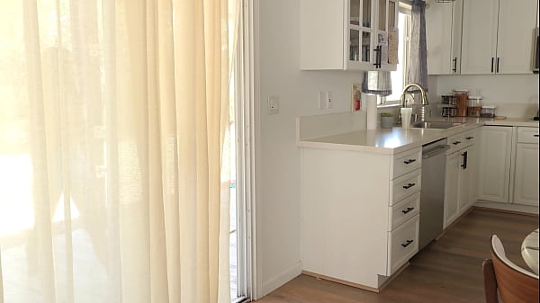 Hot Lesbians Elizabeth Skylar and Raven Lane make love in Bed