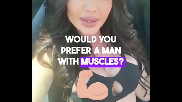 Do I prefer a man with muscles or no muscles? ? You're about to find out... ?#fitmom #fitnessmodel #fitness