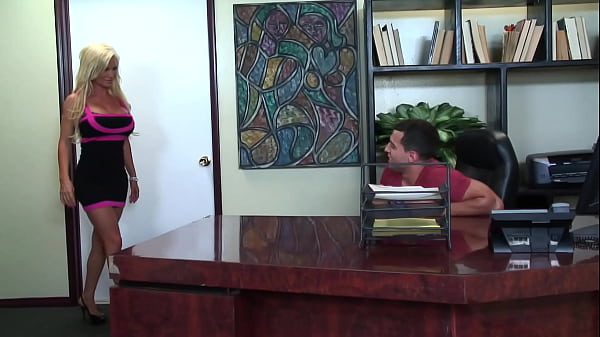 Diamond Foxx Is A Housewife With Double Ds