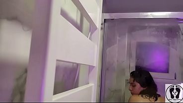 18YO TEEN TAKING SHOWER GLASSCHORD BIG BOOBS AND ASSJOB
