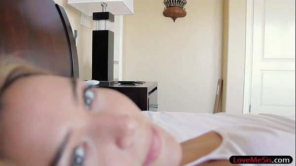 Pretty teen stepsis Blair Williams gets fucked on the bed