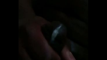 1週間自慰行為をしなかったおかげで、自分の性器の存在を忘れることができ、どれくらいの精液が溜まっているかを確認するために無料で戻ってきて、精液が落ちた時のためにシーツを持っていてよかったと思った。
