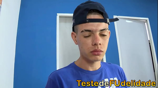 Download Video - Minha sogra me acordou pegando no meu pau - Elisa Sanches x Victor Hugo