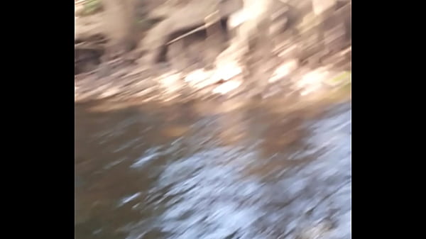 Download Video - Masturbandome  en el rio