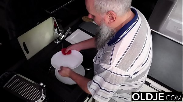 Morning Breakfast sex OLD and y. gives a handjob fucked and cumshot