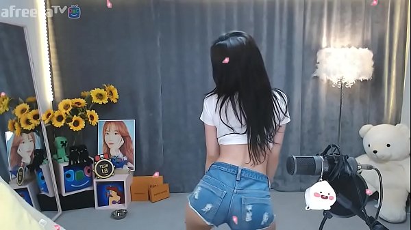 Korean girl dancing sexy phone magic