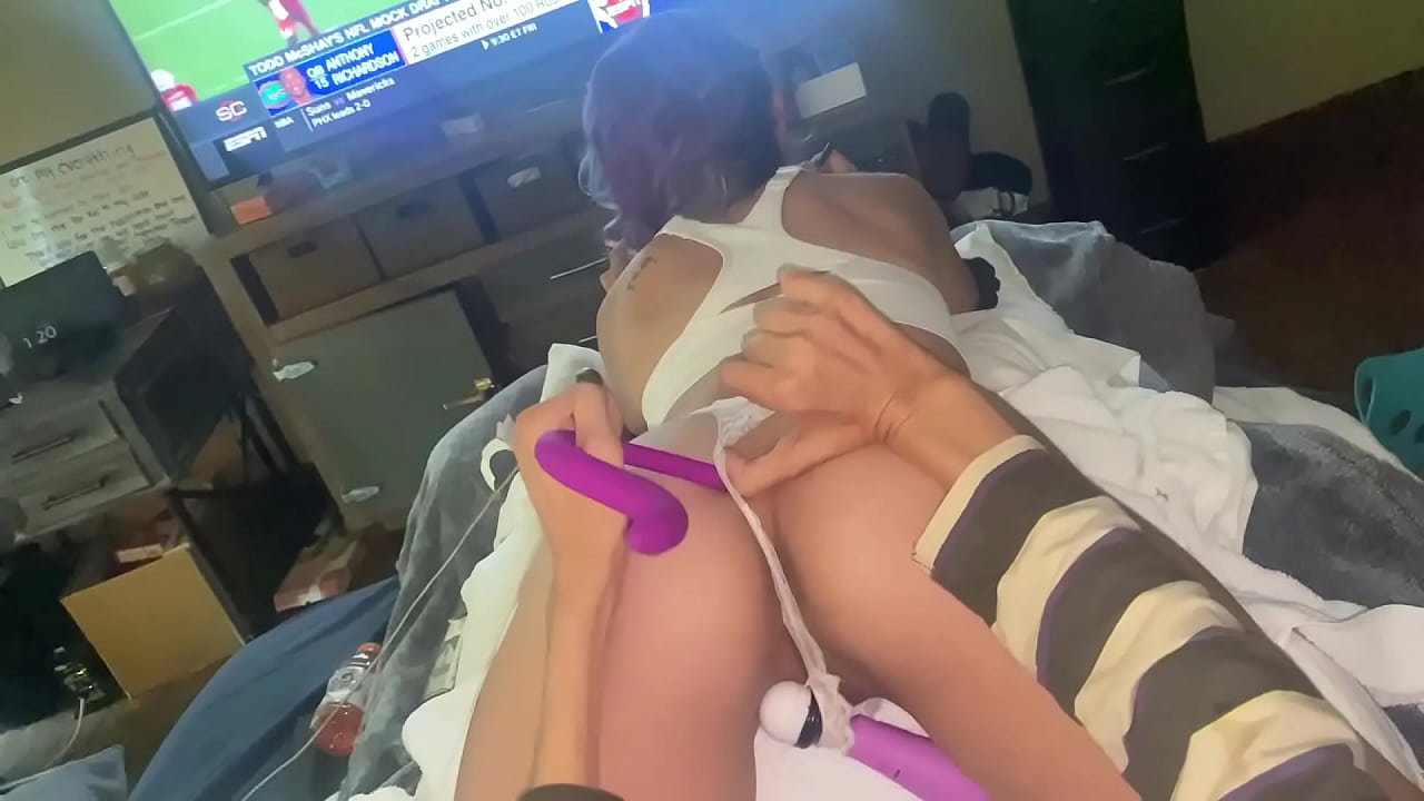 Una consejera hermosa, morena, tímida y de culo caliente me deja jugar con juguetes en silencio. Me pregunta si puede darse la vuelta después de que su pequeño coño y sus estrechos agujeros del culo le metan el consolador más grande hasta ahora. Pero tien
                    shy super hot controlled young girl dependent extreme orgasm best orgasm ever tight ass and pussy mind fucked tiny holes small and experienced reclusive she doesn’t wanna quit greatest orgasm ever muchos negros