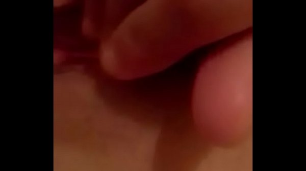 Download Video - SE METE LOS DEDOS BIEN RICO EN SU PANOCHA MOJADA