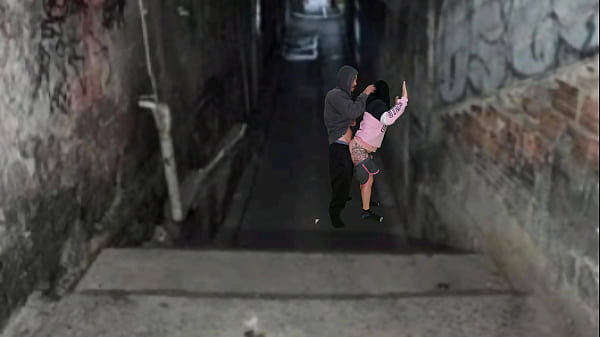 Brunette has sex in the favela with the owner of the hill after the funk dance