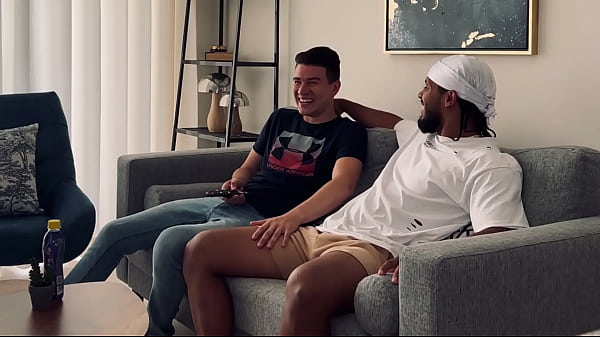 Download Video - TRAILER GOLD DIGGER TURISTA CON MACHO VERGON INTERACIAL