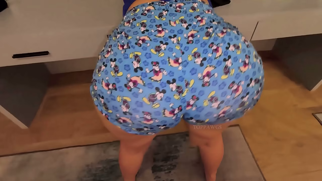 Pawg hace twerking en calzoncillos azules y luego se los arrancan y se pone en posición de perrito.
                    booty round ass pawg twerking twerk perfect ass fat ass onion booty mature woman pear ass muchos negros