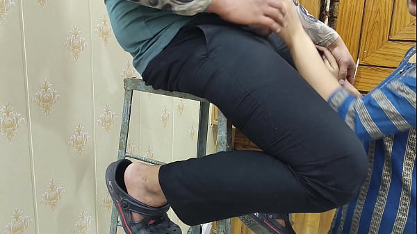 Indian desi bhabhi Desi Saara seduces electrician while he was repairing. Ass ride and pussy fuck with Hindi audio