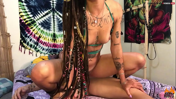 Download Video - Caroleta Roots &vert; Neto Psy chegou no tes&atilde;o e dei minha bucetinha com direito a gozada dentro&period;
