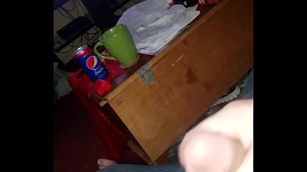 Live jerking in livingroom