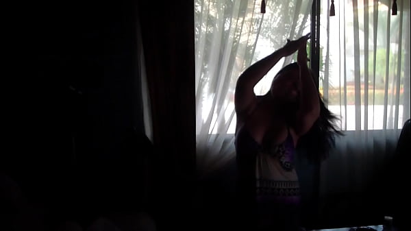 thumb busty rich