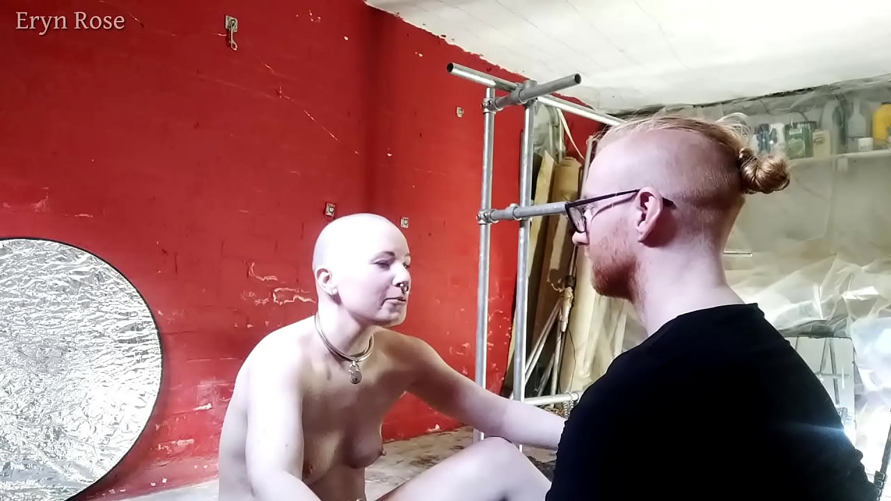 Antes y después de los orgasmos bondage con dispositivos.
                    naked bdsm bondage slave barefoot collar small tits nose piercing behind the scenes bts muchos negros