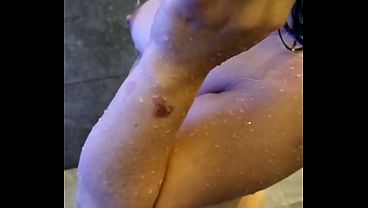 HERMANASTRA CACHONDA SE DEJA FOLLAR EL LA DUCHA