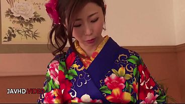 Ayumi Shinoda Gives Jaw-Dropping Blowjob While Wearing Seductive Kimono On Cam Live Show