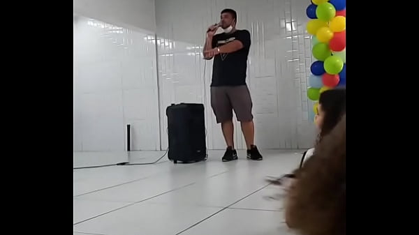  Novinho Botando Pra Foder No Palco Louco Mongo Trans E Girl Gostoso Cueca Branca Janela Frigobar Banana Verde