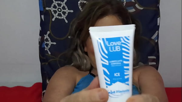 Esposa gostosa chamou amiga e fez surpresa pro marido