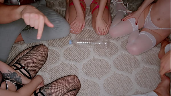 EVERYBODY FUCKS - Spin the bottle ends with DOUBLE PENETRATION