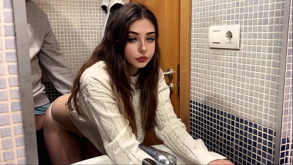 Download Video - sexo duro con mi jefe en el ba&ntilde;o&comma; queda todo grabado