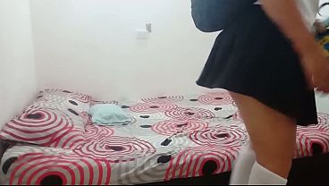 Download Video - Padrastro Pervertido y Cochino Encuentra a su Hijastra Descansando Despu&eacute;s de Llegar del CONALEP y le Destroza el Co&ntilde;o sin Censura