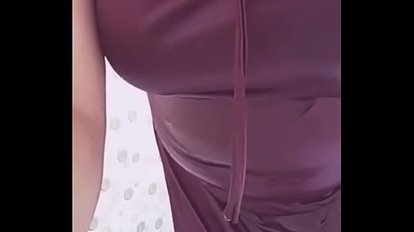 Hot chuby sri lankan girl bathing