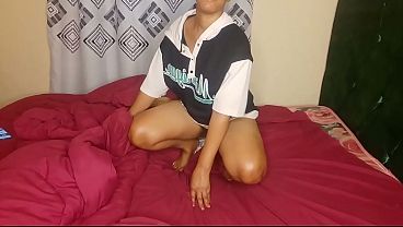 Brown African girl musterbate her self