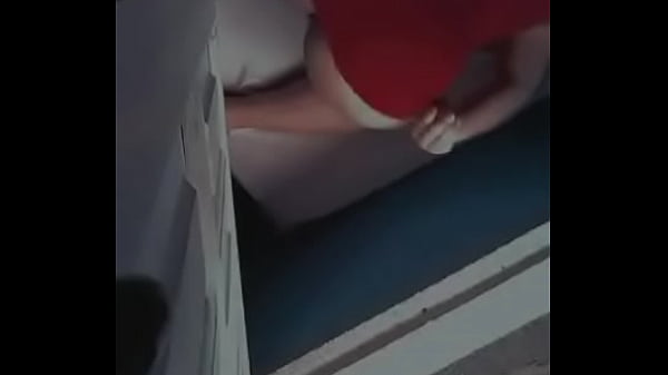 Rabuda gostosa querendo sentar na rola